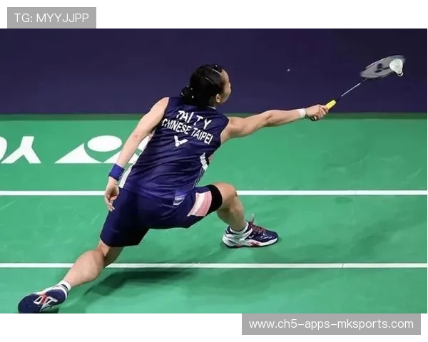 网球少年反手击球如教科书——从初心到巅峰的完美演绎 网球少年反手击球如教科书——从初心到巅峰的完美演绎