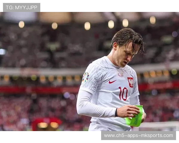 那不勒斯泽林斯基挑射越过门将写意十足