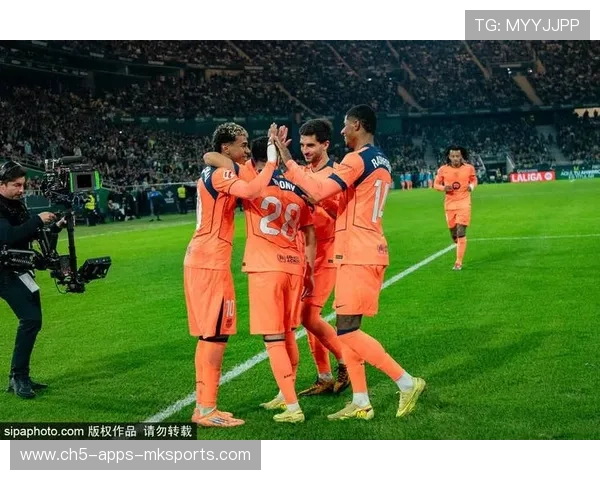 西甲：巴萨3-1止颓势 安东尼独造三球，安东尼奥与巴萨尼奥